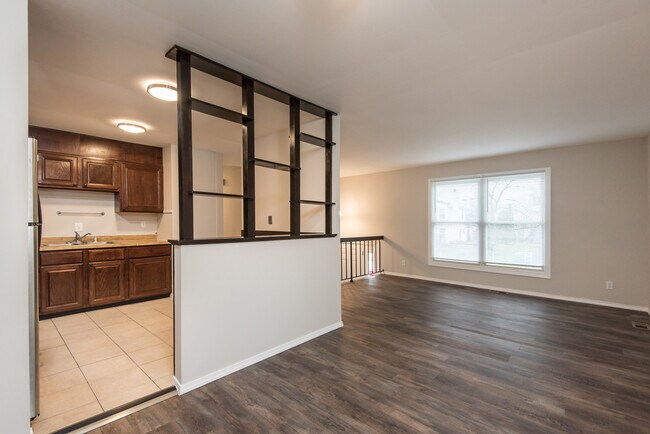 Building Photo - 451 Sauk Ln