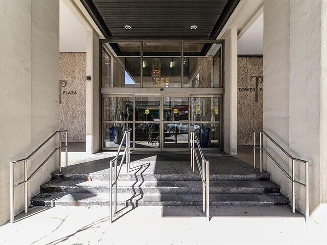 Building Photo - "Chic Urban Living: Cozy 1-Bedroom Condo w...