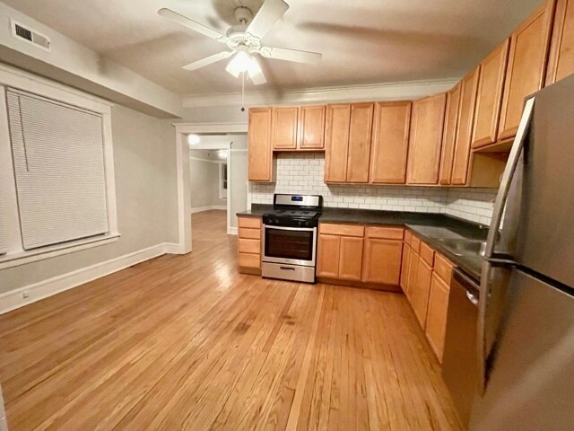 Foto del edificio - 908 W Waveland Ave