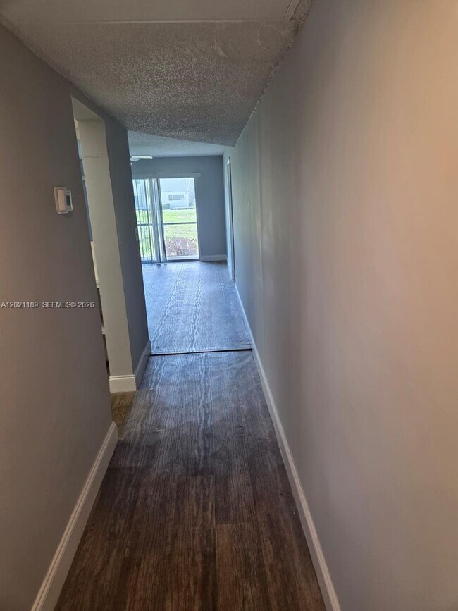 Foto del edificio - 8060 N Colony Cir