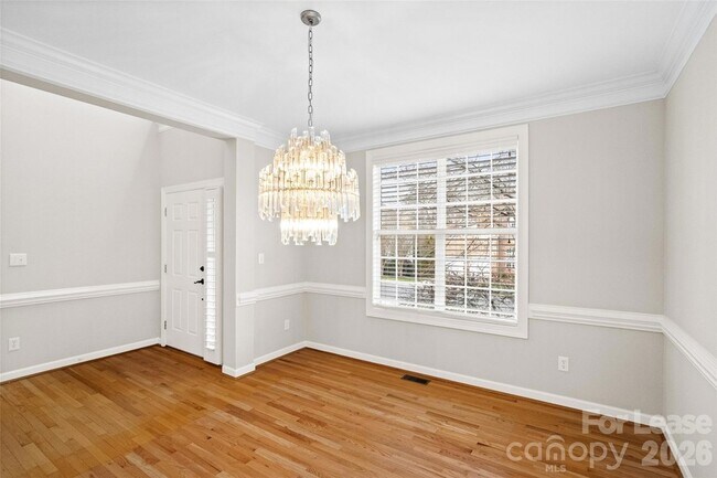Building Photo - 704 Deercross Ln