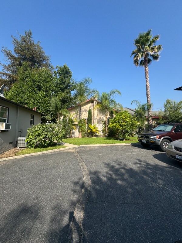 Building Photo - 8861 Elm Ave