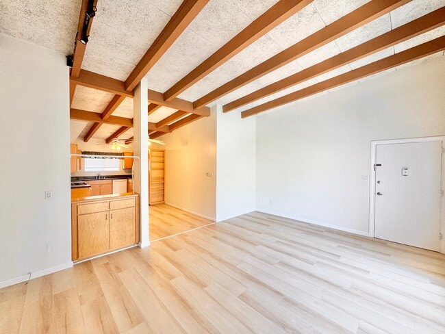 Building Photo - 4860 Van Noord Ave