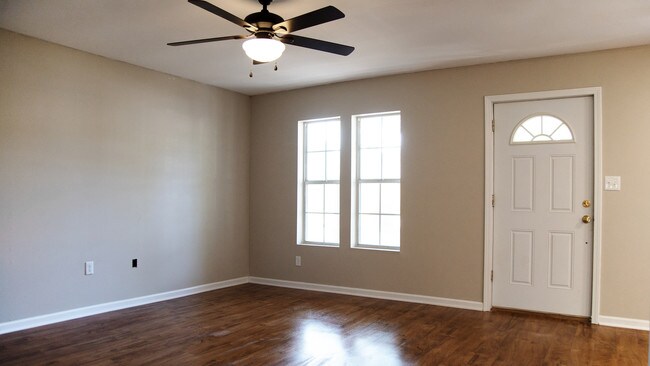 Foto del edificio - 5 Oak Forest Pl