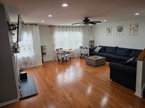 Building Photo - 262 Hedgerow Rd