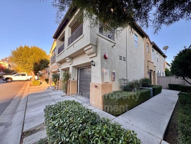 Building Photo - 41685 Woodridge Ave