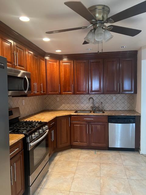 Foto del edificio - 1154 E 73rd St