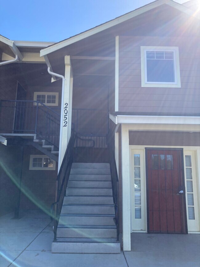 Foto del edificio - 2052 Smith Ln