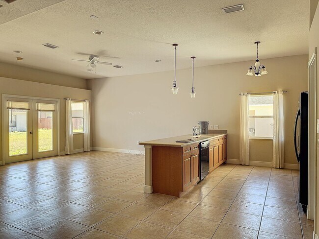 Building Photo - 3977 Foothill Dr
