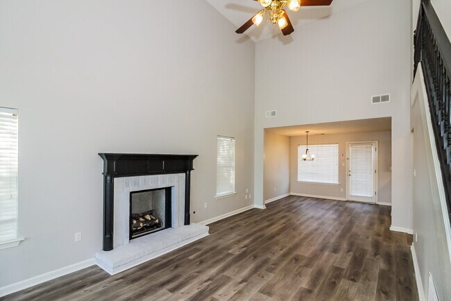 Foto del edificio - 5030 Baywood Dr