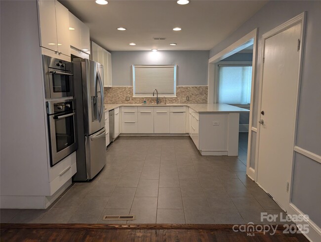 Building Photo - 1418 Briar Creek Rd