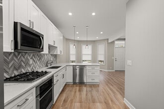 Building Photo - 3608 W Diversey Ave