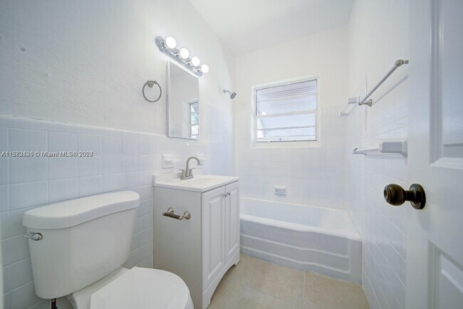 Foto del edificio - 1054 NW 111th St