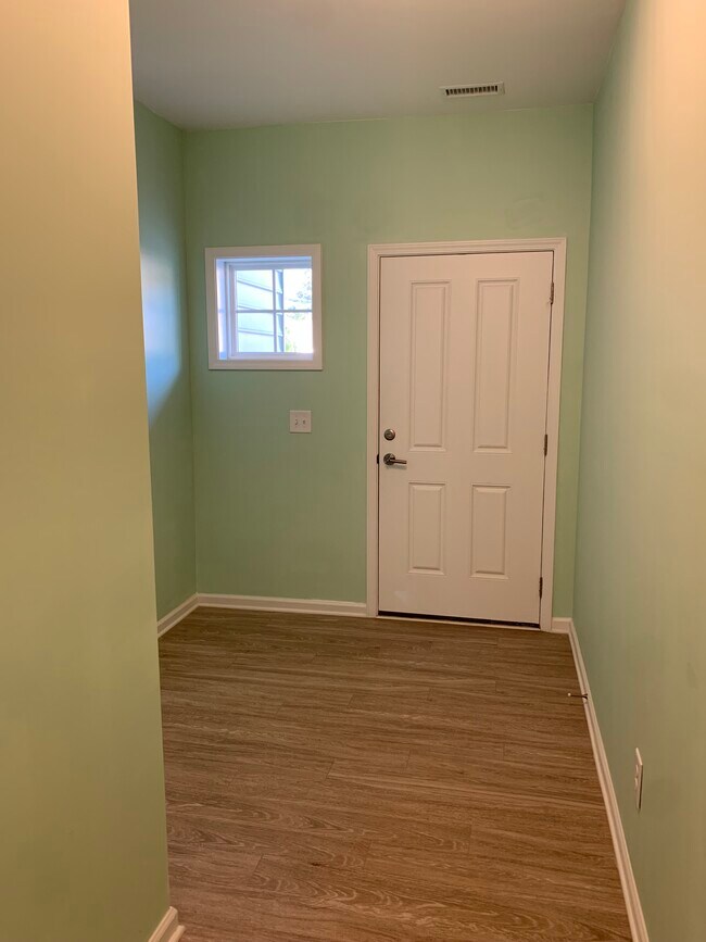 Puerta principal - 1353 Fitchie Pl