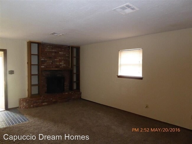 Building Photo - 2 br, 1.5 bath House - 4810 NW Motif Manor...