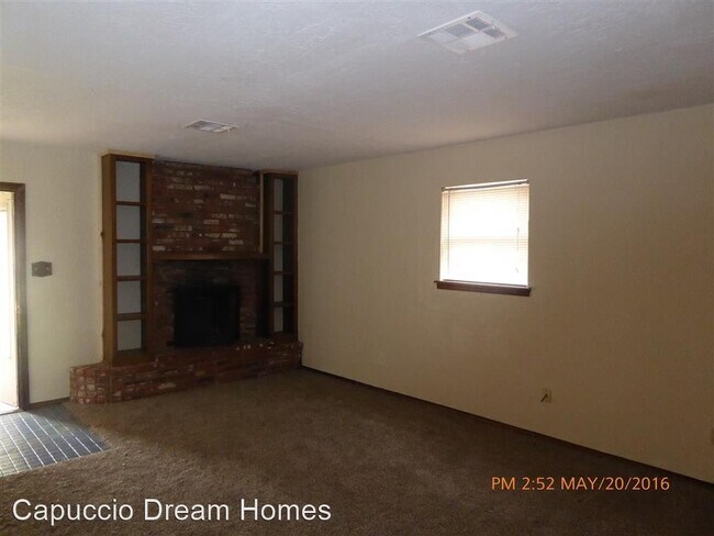 Foto del edificio - 2 br, 1.5 bath House - 4810 NW Motif Manor...