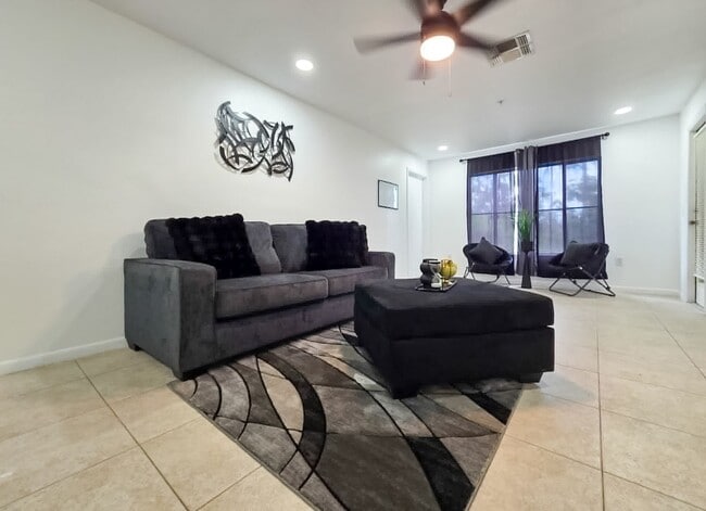 Foto del edificio - ROOM FOR RENT in a Charming 4/4 in University Terrace West - 411C