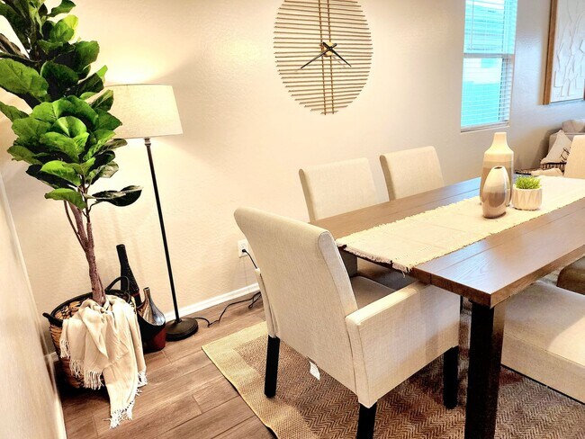 Foto del edificio - Coming Soon! FULLY-FURNISHED 4/Bed 2/Bath in LAVEEN