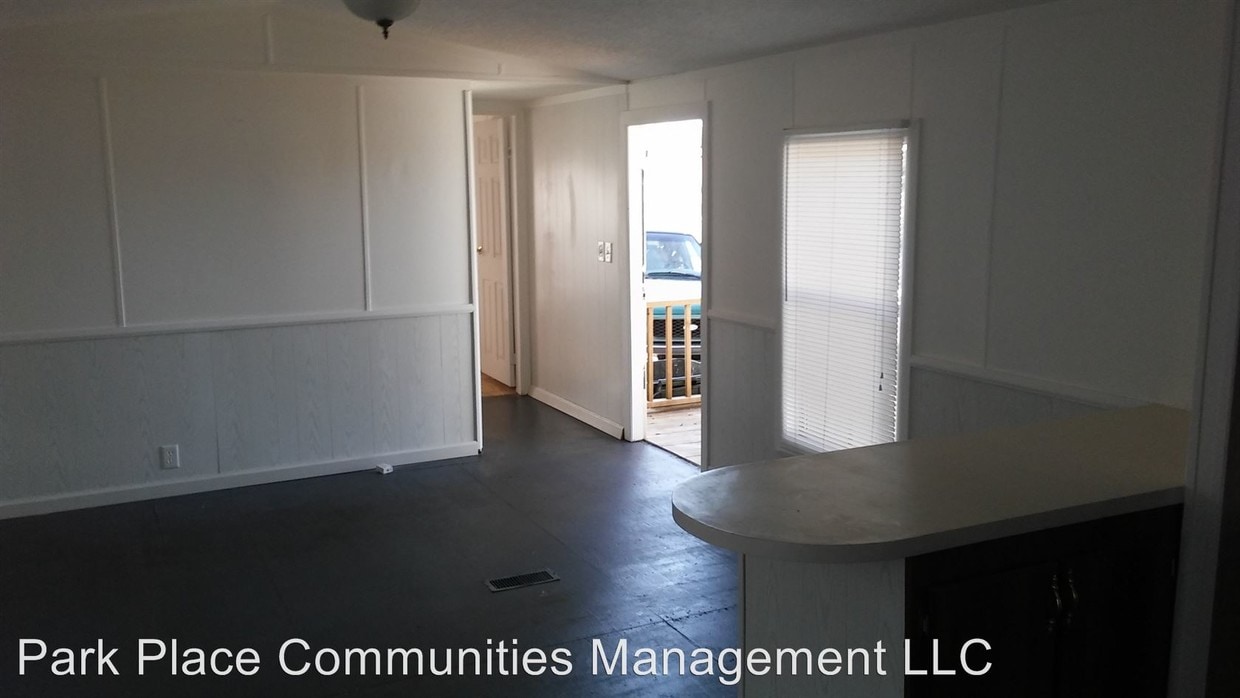 Building Photo - 302 E Air Depot Rd
