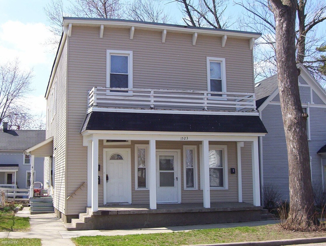 Primary Photo - 1523 Broadway Ave NW