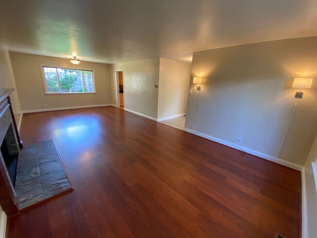 Building Photo - 3 Bed 2 Bath Single Family Home In Hayward