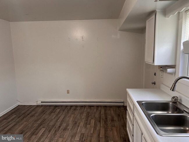 Building Photo - 2264 Roosevelt Blvd