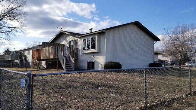Building Photo - 2218 Namekagon St