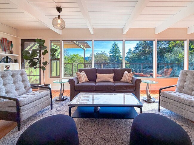 Foto del edificio - 1560 Ronne Dr