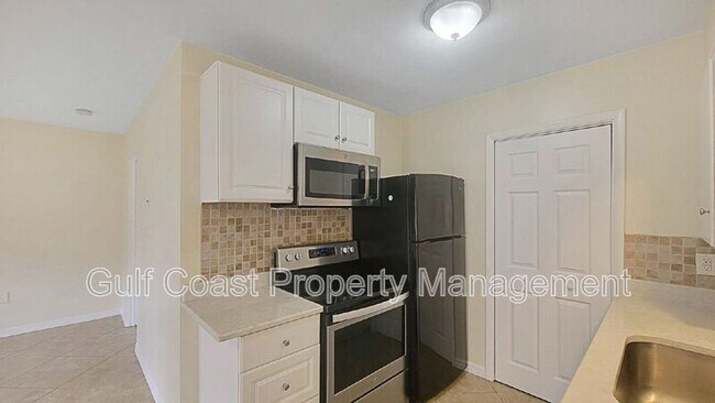 Building Photo - 1604 8th Ave W