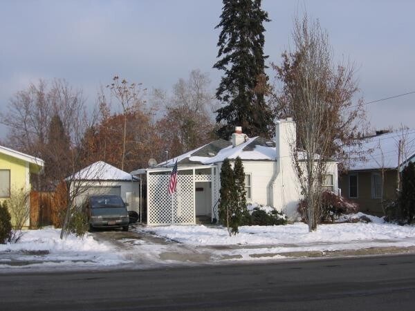 Foto principal - Charming 3 Bedroom, 2 Bath House For Rent!!