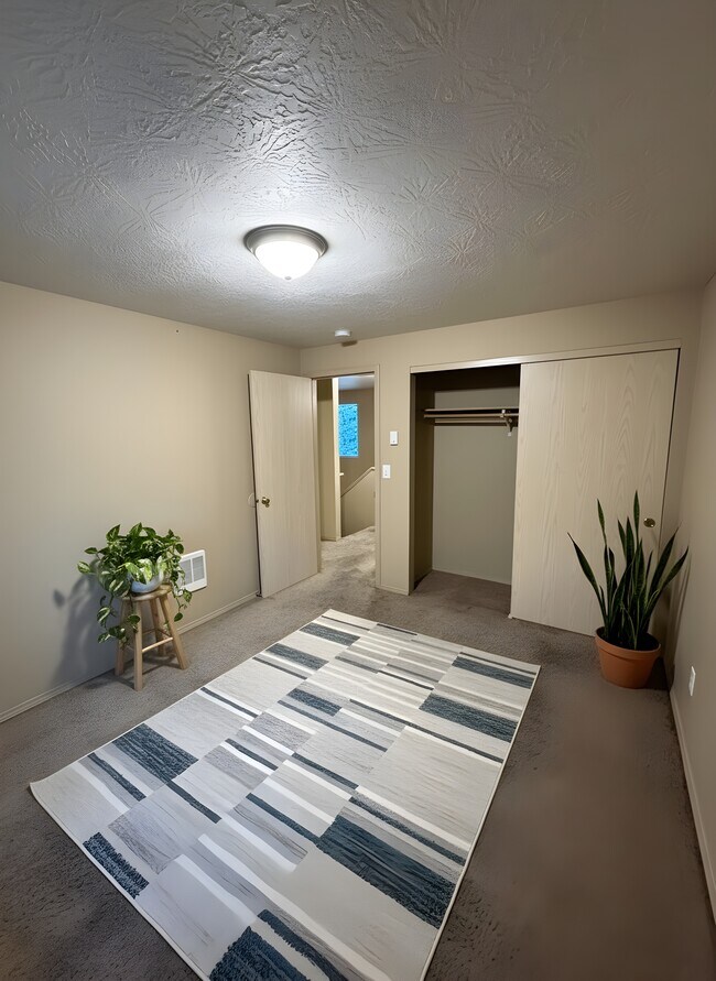 Foto del edificio - 1048 Ridgefield Ct