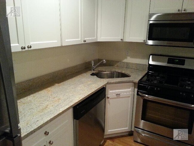 Foto del edificio - 3 bedroom in Brookline MA 02446