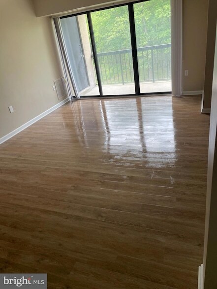 Foto del edificio - 15607 Dorset Rd