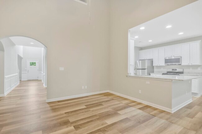 Building Photo - 5531 Village Trce