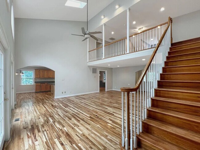 Building Photo - Secluded Near West End 5 bedroom