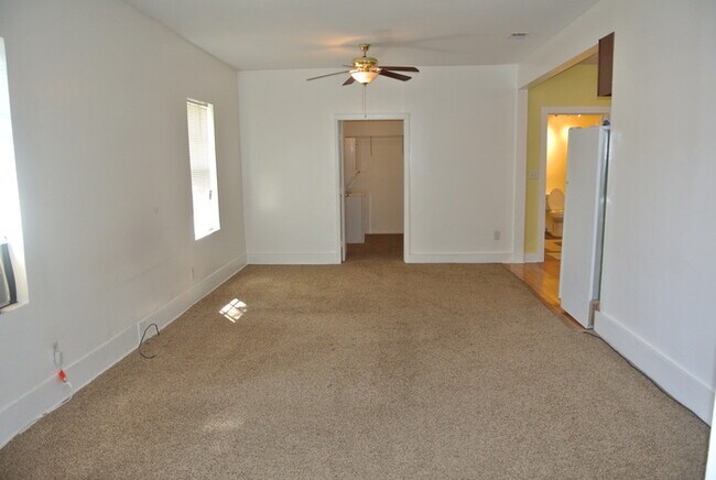 Foto del edificio - 211 W 59th St