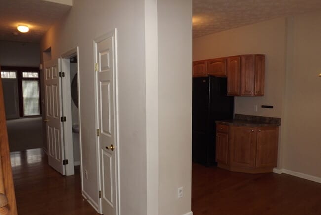 Building Photo - COMING SOON! Beautiful 3 Bedroom Beavercre...