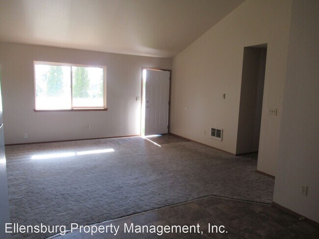 Building Photo - 3 br, 1 bath Apartment - 1015 E 19th Ave
