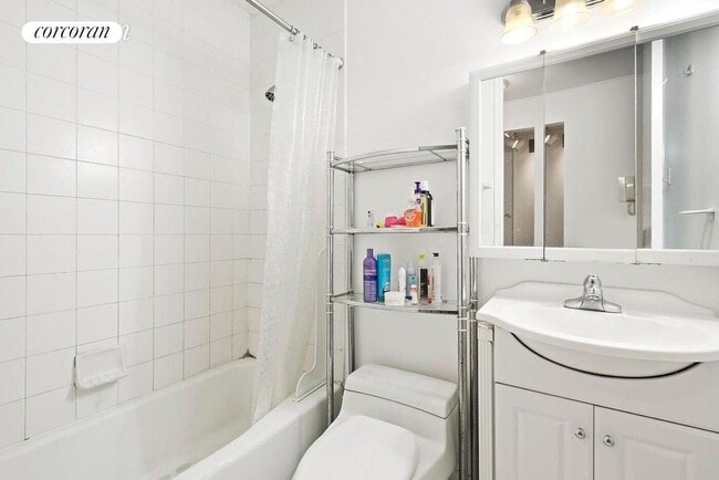 Foto del edificio - 393 W 49th St