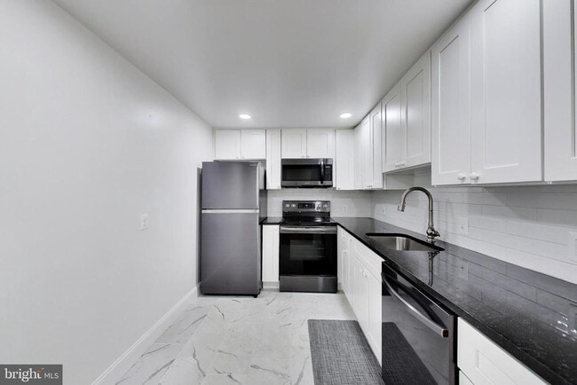 Building Photo - 7661 Provincial Dr