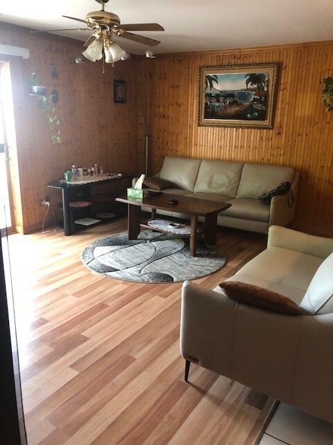 Foto del edificio - 5858 W 87th St