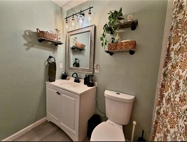 Foto del edificio - 409 Rakov Rd