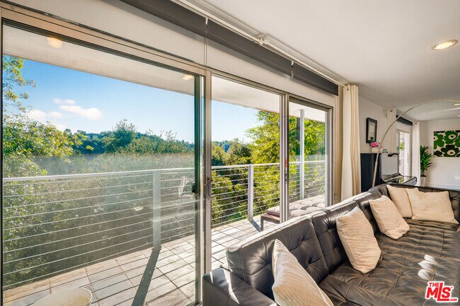 Foto del edificio - 2388 Kimridge Rd