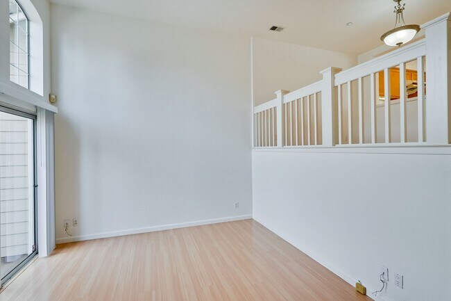Foto del edificio - Amazing Floor Plan Multi Level Townhome in North San Jose @ California Northpointe