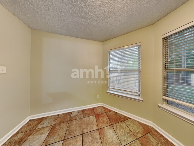 Foto del edificio - 818 Valleybrooke Dr