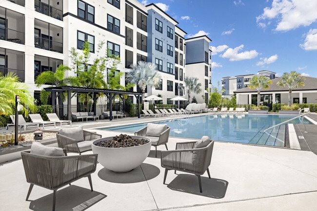 Building Photo - The Pointe on Westshore