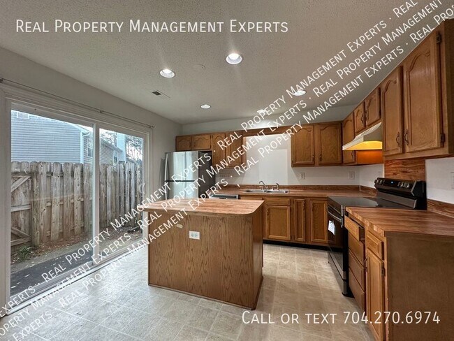 Building Photo - Beautiful 3 BR/2.5 BA Townhouse in Prescot...