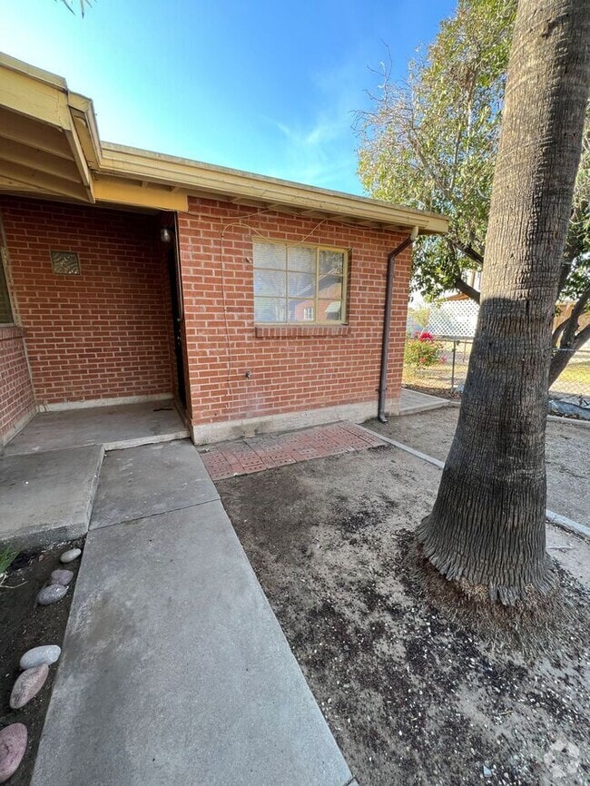 Building Photo - 4508 E Fairmount St