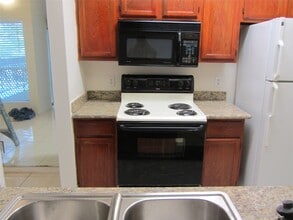 Building Photo - 6500 Harbor Town Dr