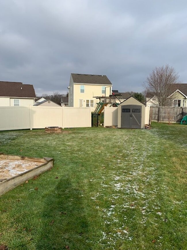 Building Photo - 4 BEDROOM 3 1/2 BATHROOM HOUSE FOR LEASE I...